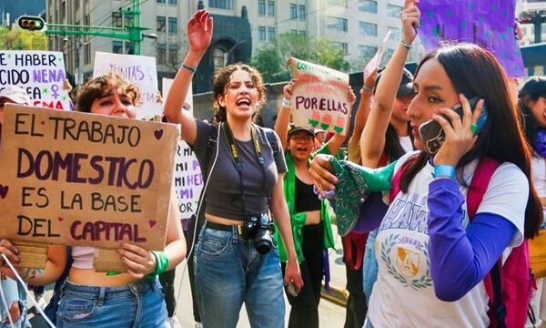 Women on protest in Mexico