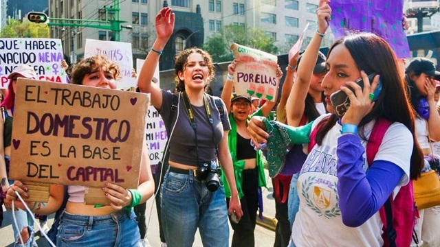 Women on protest in Mexico