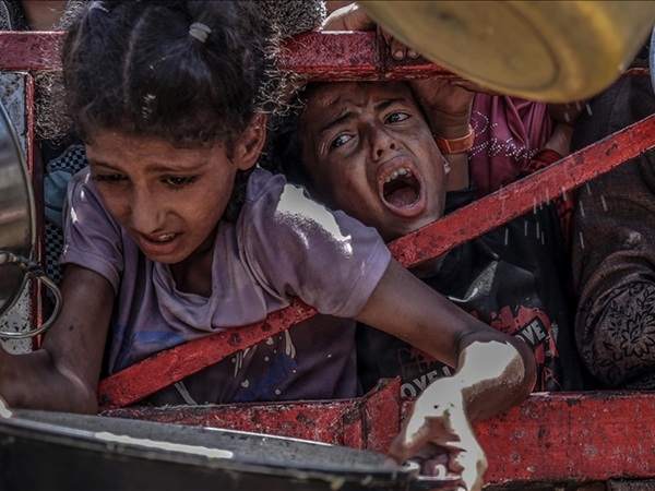 Desperate starving children in Gaza reaching out for food
