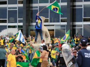 Bolsonaro's far-right supporters attempt to occupy Presidental palace