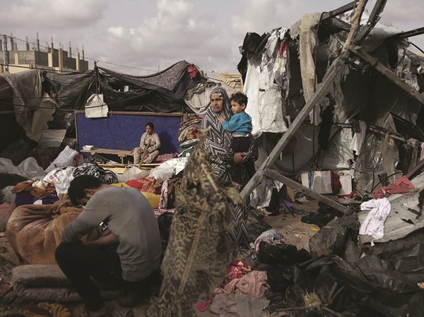 Fmily with children barely surviving in wreckage of homes in Gaza