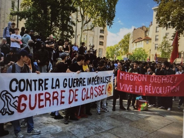 Anti-war banners on French 