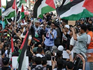 Protesters in Kuala Lumpa after the Flotilla is attacked