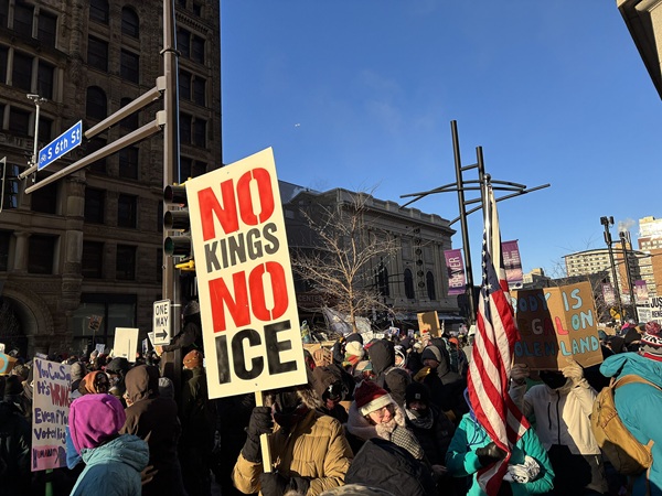 Placard on a demonstration reading "No Kings, No ICE"